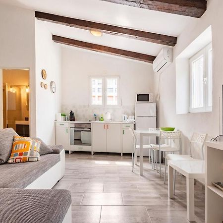 וויס Apartments Martinis מראה חיצוני תמונה